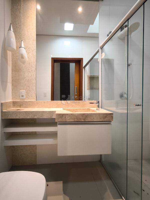 Casa em condomínio à venda no bairro Jardim Porto Real V: BANHEIRO SOCIAL