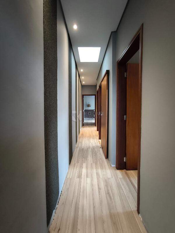 Casa em condomínio à venda no bairro Jardim Porto Real V: CORREDOR INTERNO