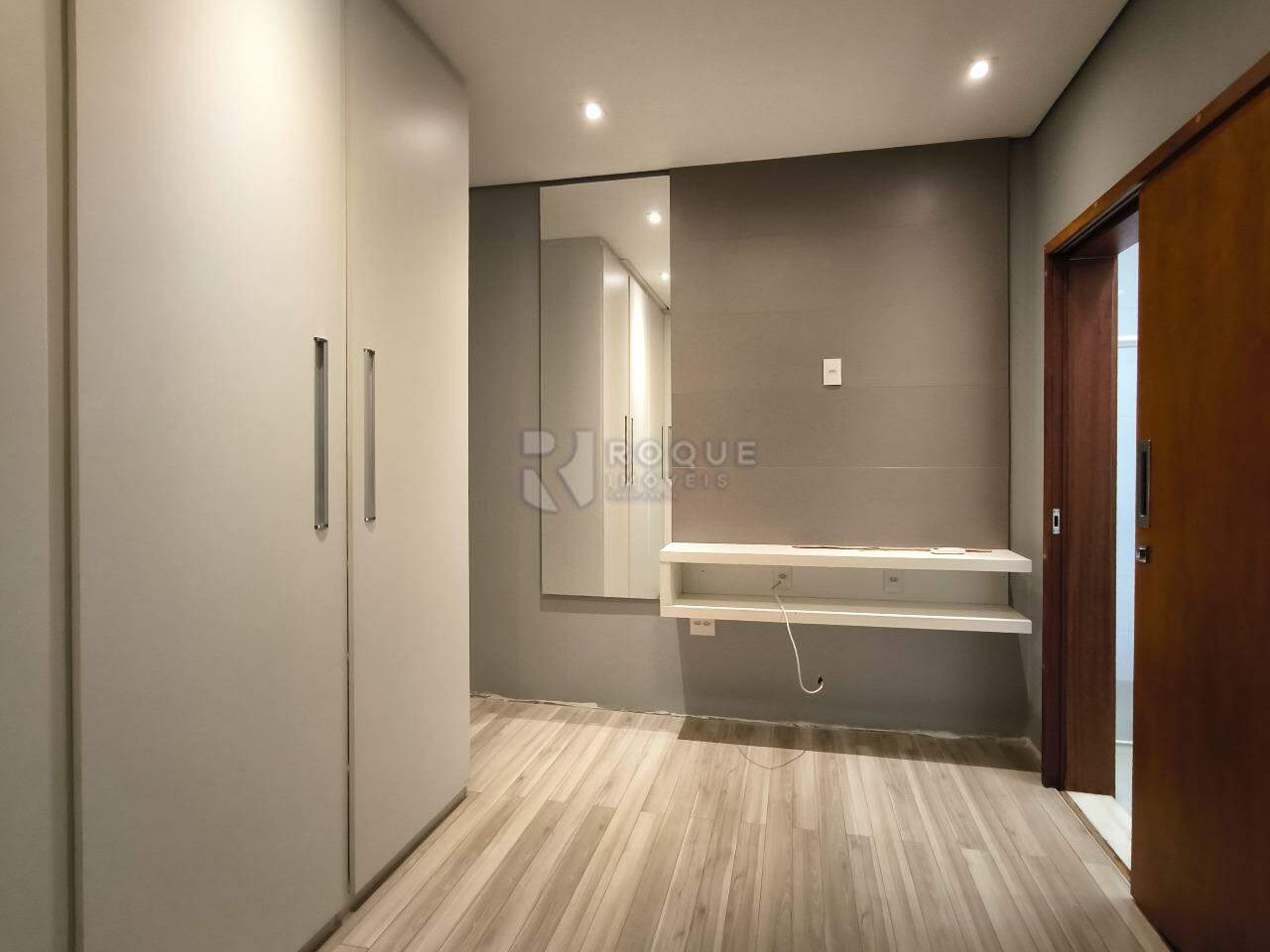 Casa em condomínio à venda no bairro Jardim Porto Real V: SUÍTE