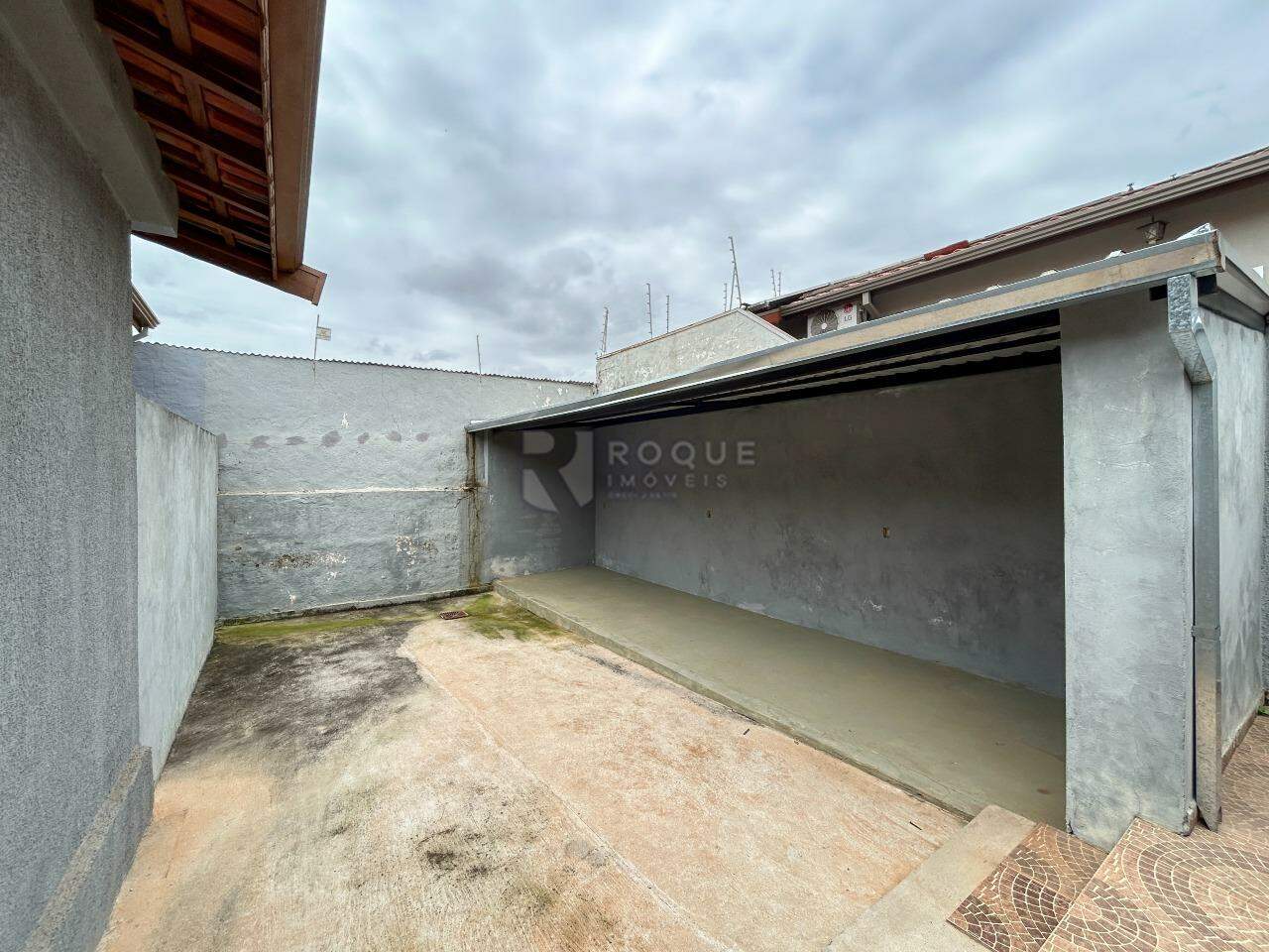Casa Residencial para aluguel no bairro Jardim Nossa Senhora do Amparo: Fundo