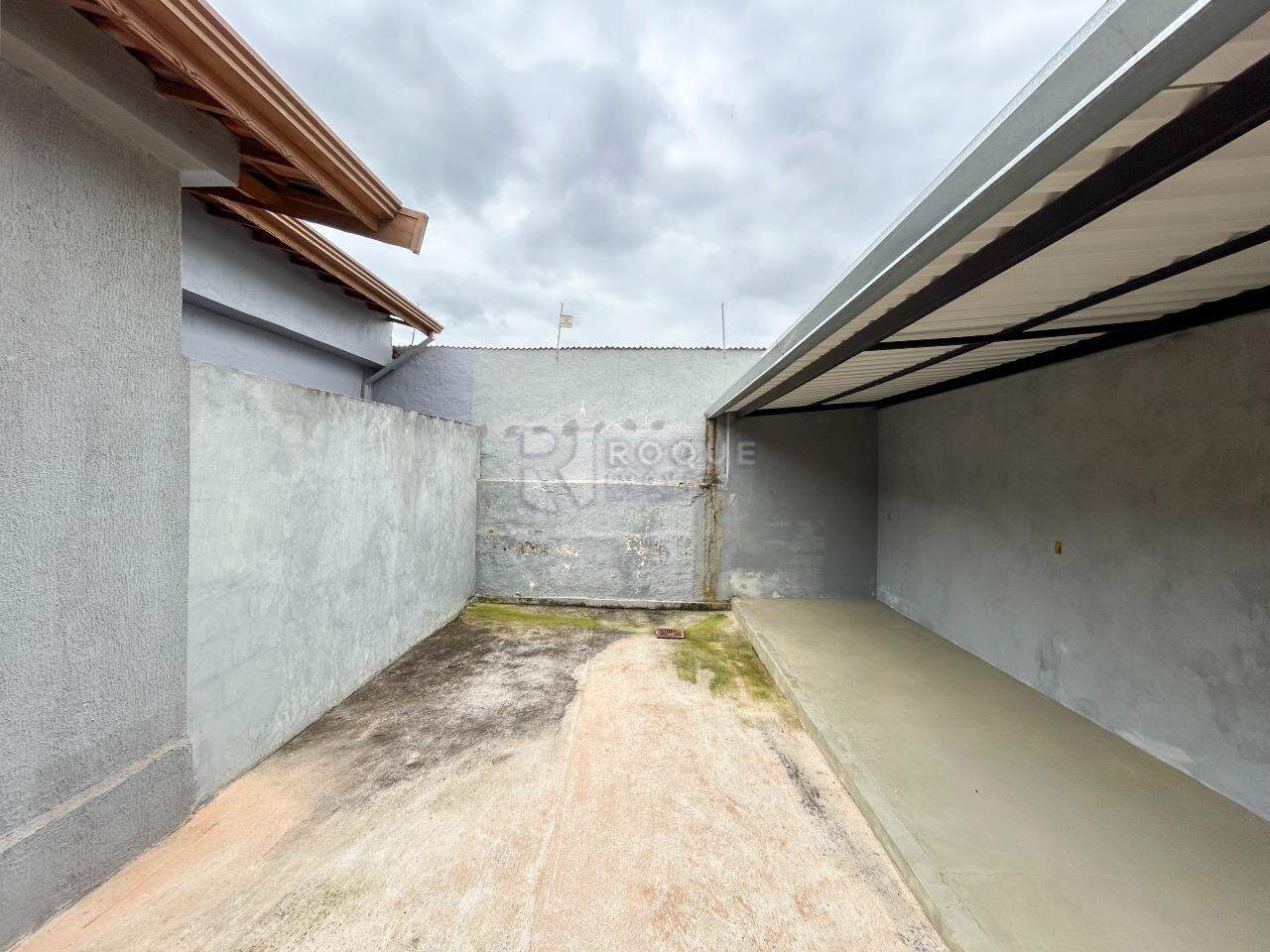 Casa Residencial para aluguel no bairro Jardim Nossa Senhora do Amparo: Fundo