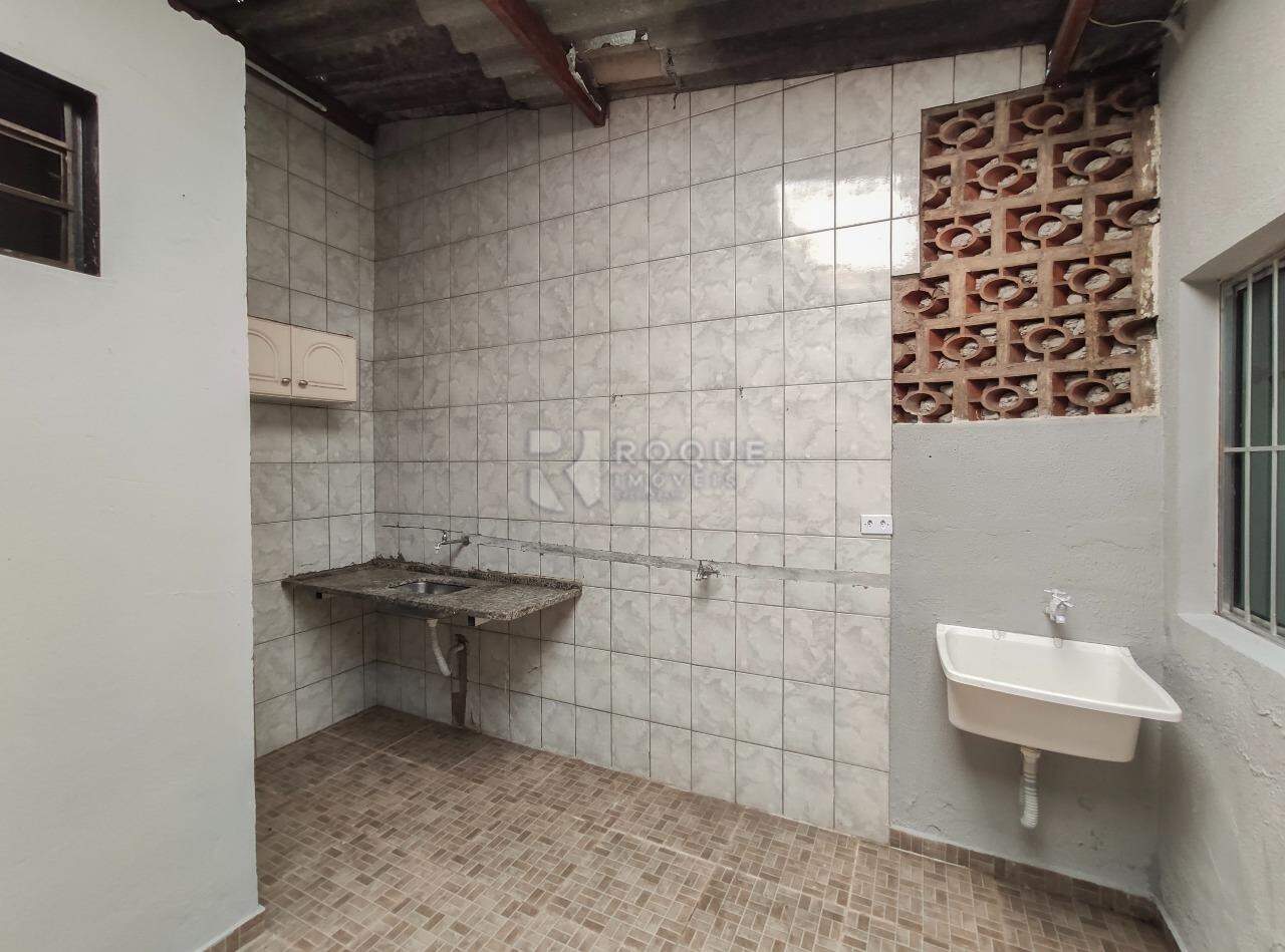 Casa Residencial para aluguel no bairro Parque Residencial Abílio Pedro: Área de serviço fundo 