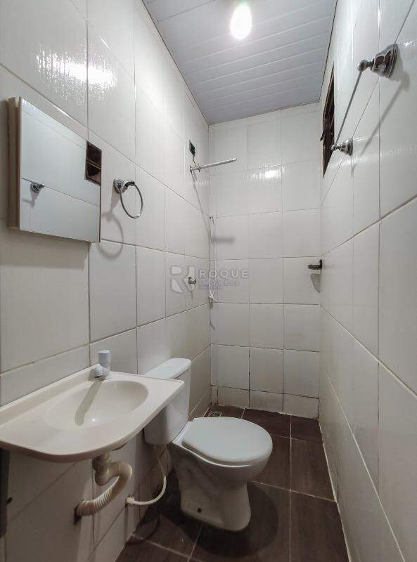 Casa Residencial para aluguel no bairro Parque Residencial Abílio Pedro: WC Dormitório fundo 