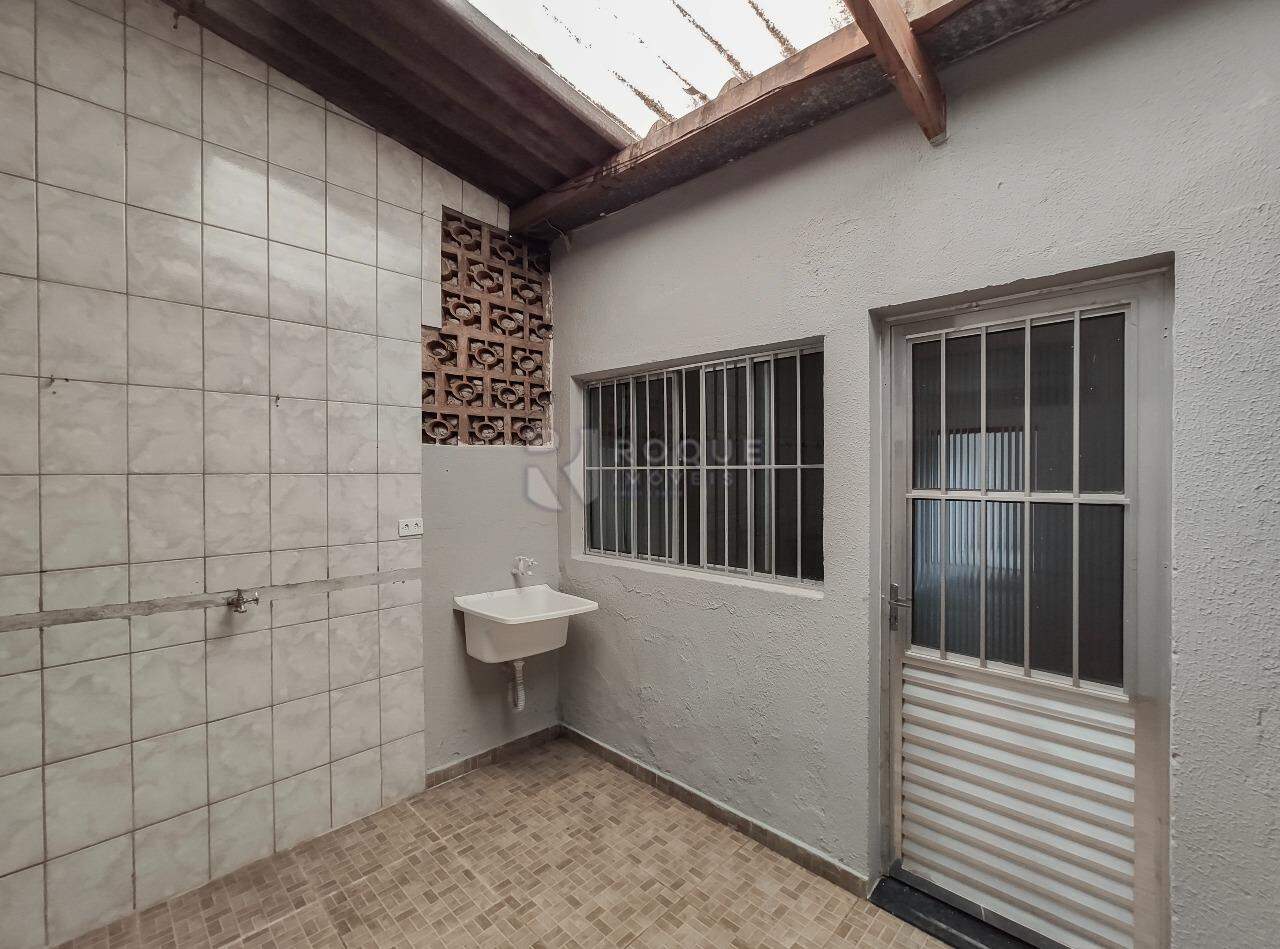 Casa Residencial para aluguel no bairro Parque Residencial Abílio Pedro: Área de serviço fundo 