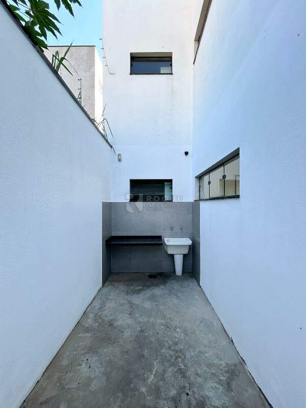 Barracão/Galpão para aluguel no bairro Jardim Cidade Universitária I: Área de serviço / externo 