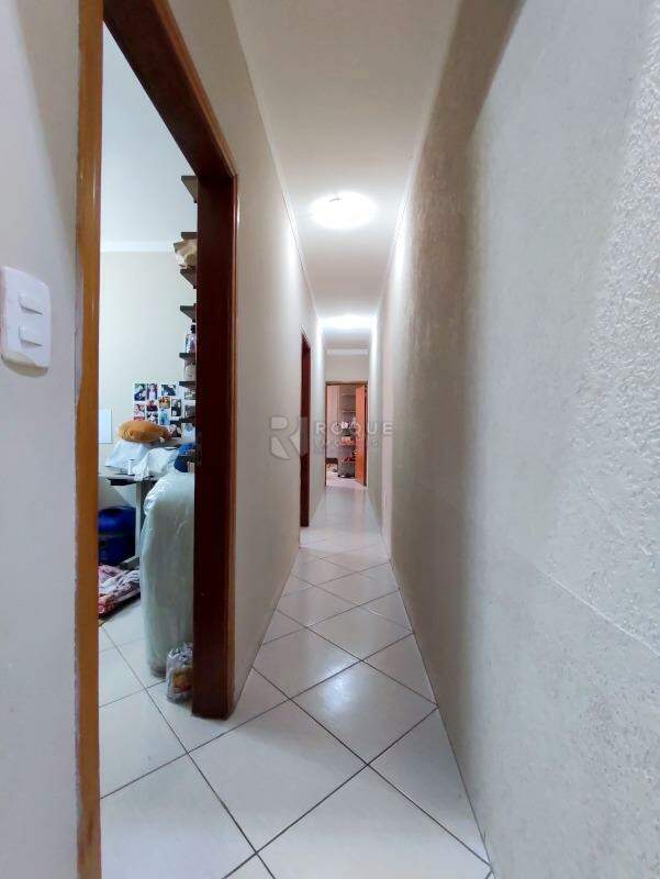 Casa Residencial à venda no bairro Jardim Campo Verde I: CORREDOR INTERNO