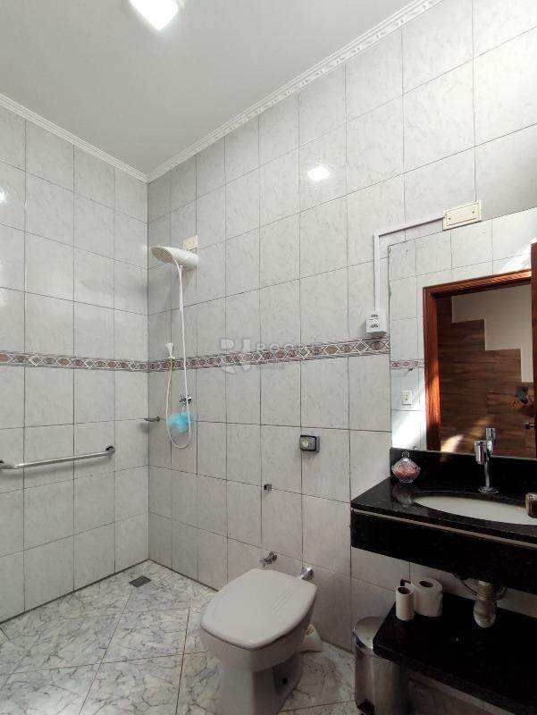 Casa Residencial à venda no bairro Jardim Caieira: BANHEIRO SOCIAL