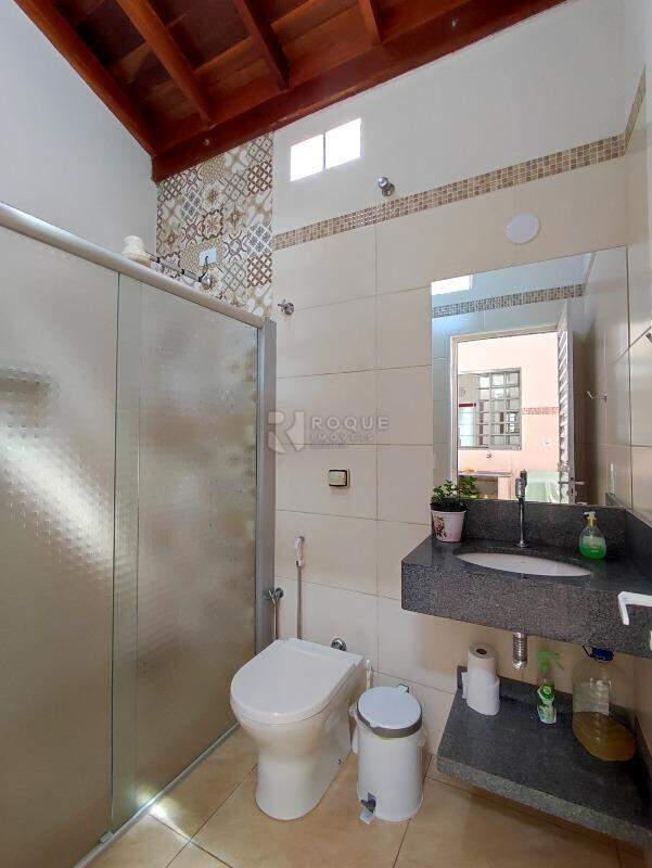 Casa Residencial à venda no bairro Jardim Caieira: BANHEIRO EXTERNO