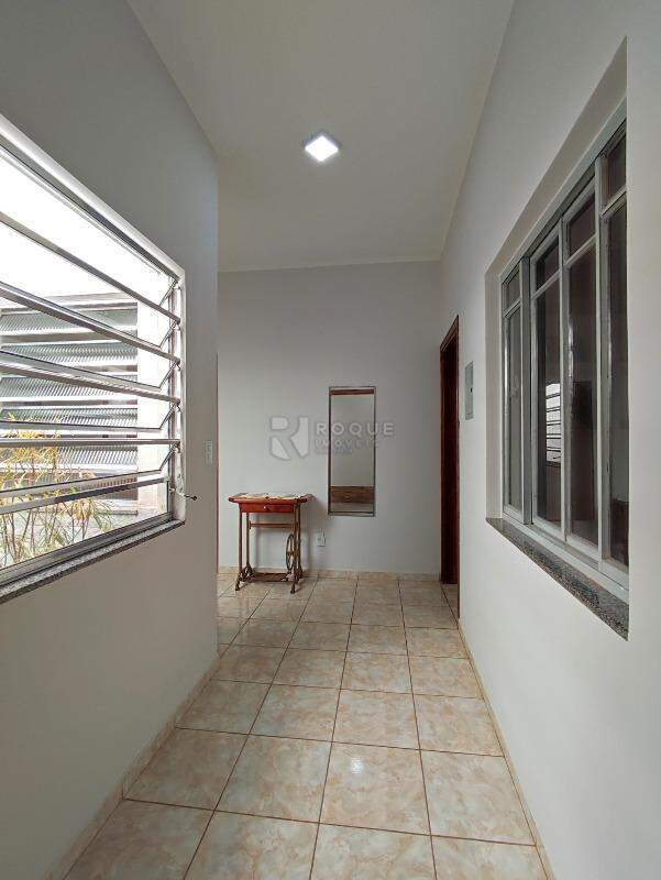 Casa Residencial à venda no bairro Jardim Caieira: CORREDOR INTERNO