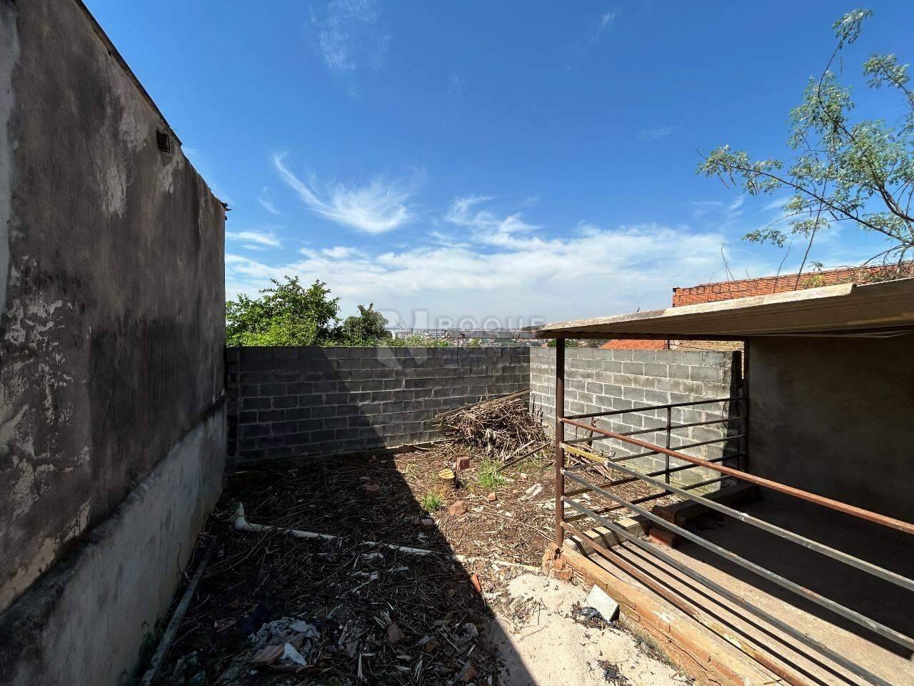 Casa Residencial para aluguel no bairro Jardim Nova Suiça: Fundo