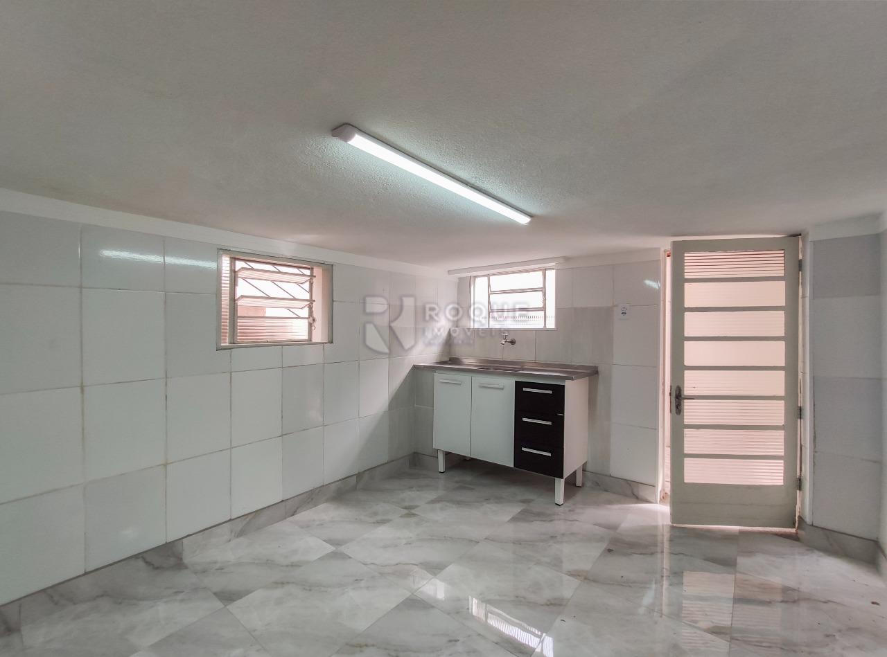Casa Residencial para aluguel no bairro Jardim Cavinato: Cozinha 