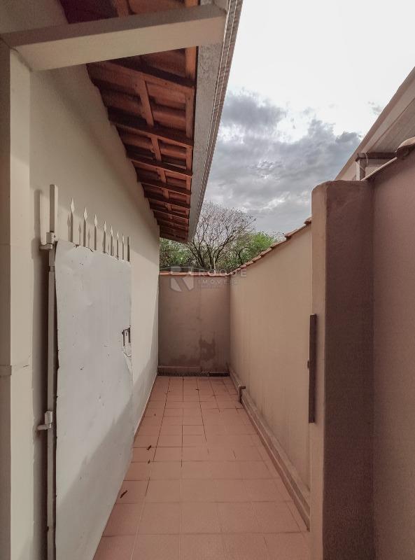 Casa Residencial para aluguel no bairro Jardim Cavinato: Corredor 