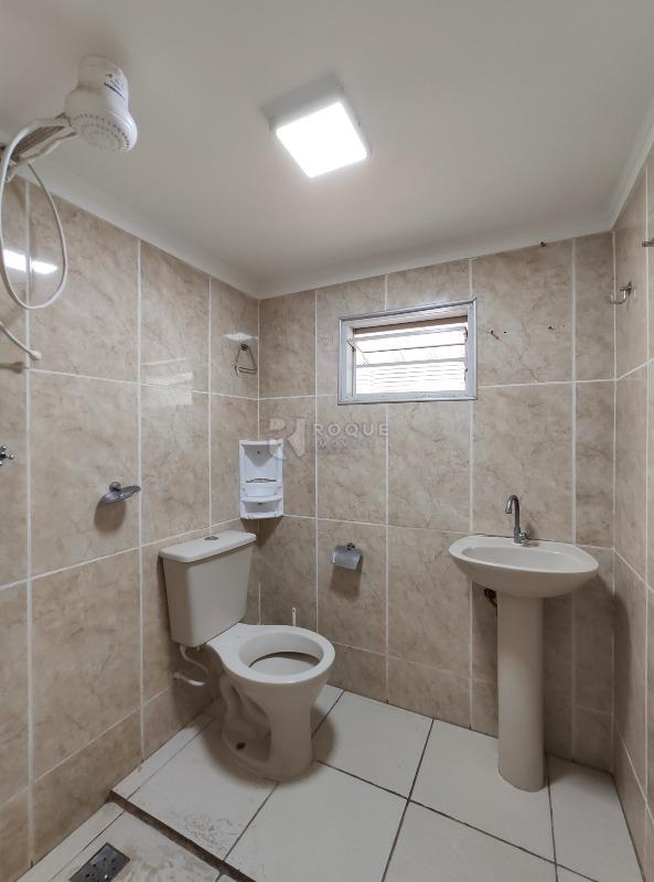Casa Residencial para aluguel no bairro Jardim Cavinato: WC social 
