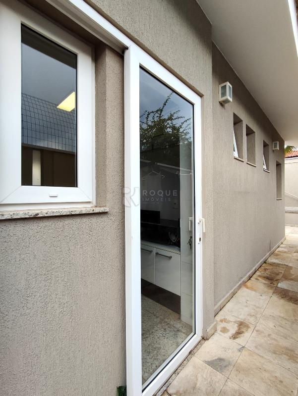 Casa em condomínio à venda no bairro Jardim Colinas de São João: LATERAL EXTERNA