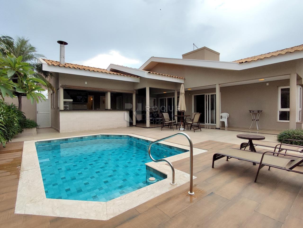 Casa em condomínio à venda no bairro Jardim Colinas de São João: ÁREA EXTERNA