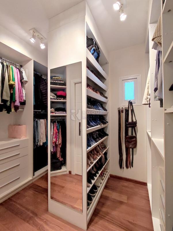 Casa em condomínio à venda no bairro Jardim Colinas de São João: CLOSET SUÍTE