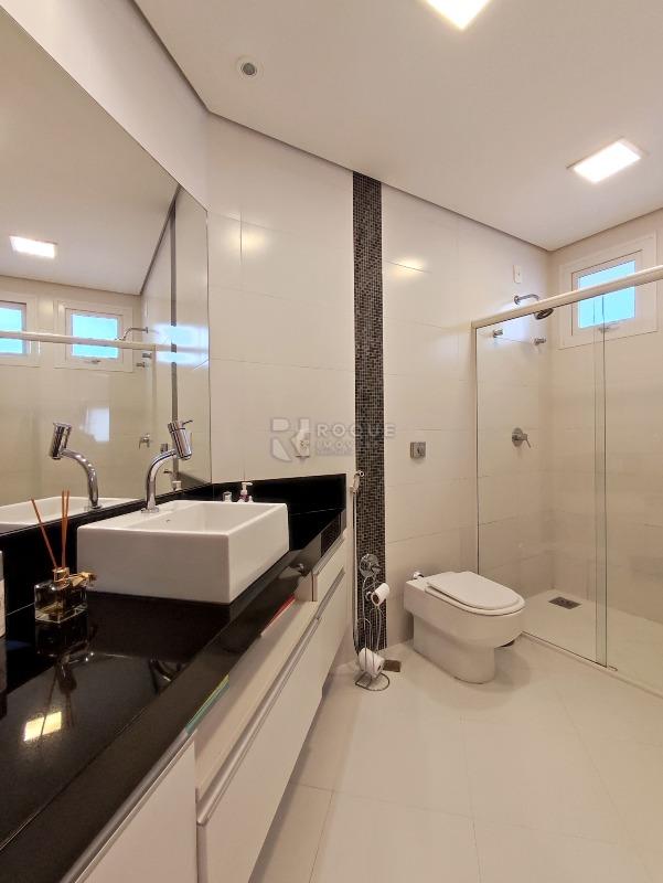 Casa em condomínio à venda no bairro Jardim Colinas de São João: BANHEIRO SUÍTE