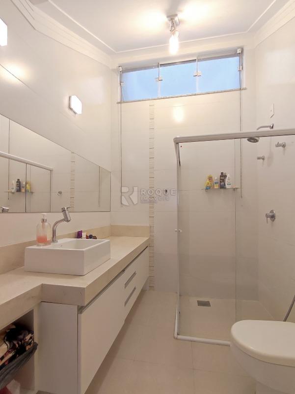 Casa em condomínio à venda no bairro Jardim Colinas de São João: BANHEIRO SOCIAL