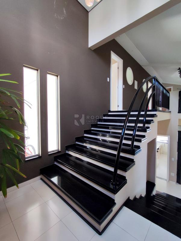 Casa em condomínio à venda no bairro Villa San Marino: ACESSO PISO SUPERIOR