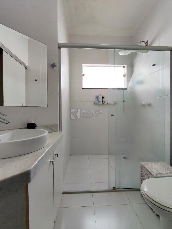 Casa em condomínio à venda no bairro Villa San Marino: BANHEIRO SUÍTE 1