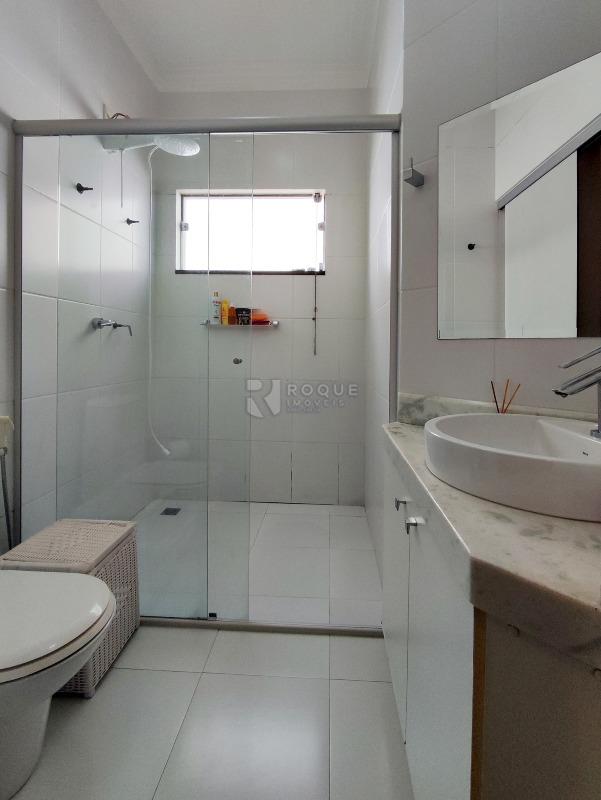 Casa em condomínio à venda no bairro Villa San Marino: BANHEIRO SUÍTE 2