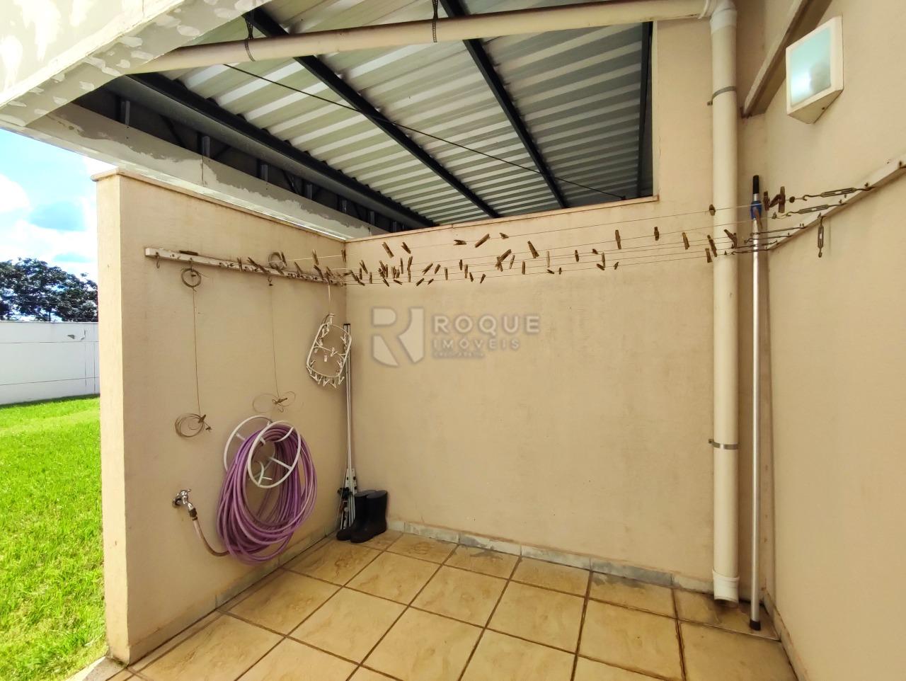 Casa em condomínio à venda no bairro Villa San Marino: ÁREA DE VARAL