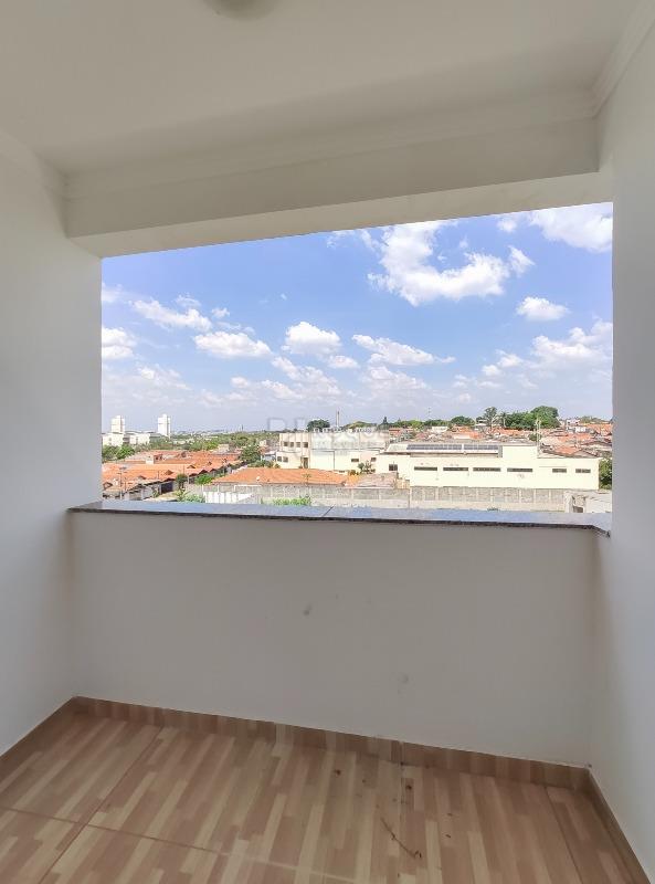 Apartamento para aluguel no bairro Chácaras Antonieta: Sacada 