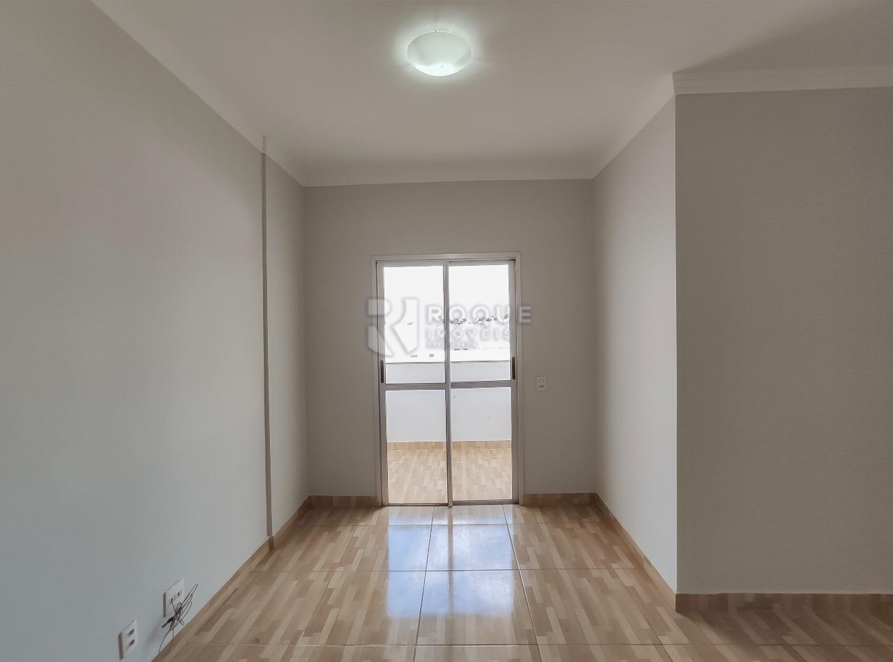 Apartamento para aluguel no bairro Chácaras Antonieta: Sala 