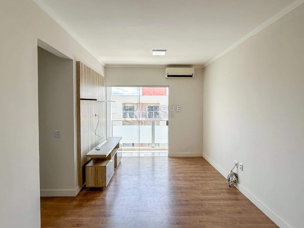 Apartamento para aluguel no bairro Chácaras Antonieta: Sala 