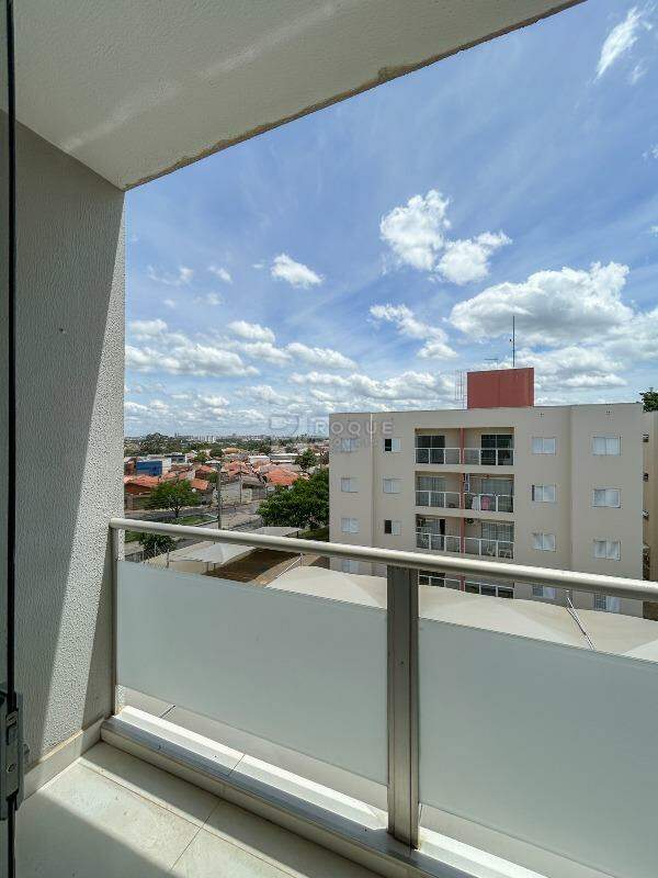 Apartamento para aluguel no bairro Chácaras Antonieta: Sacada 