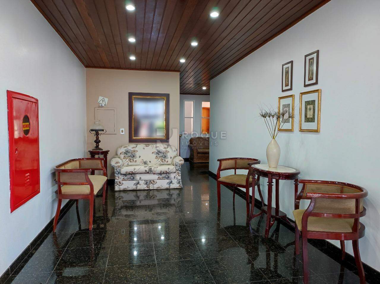 Apartamento à venda no bairro Centro: HALL DE ENTRADA PRÉDIO