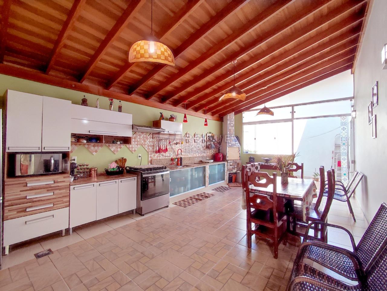 Casa Residencial à venda no bairro Jardim São Pedro: COZINHA