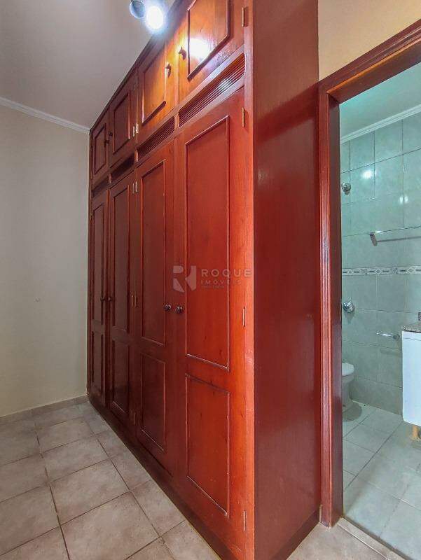 Casa Residencial à venda no bairro Vila Claudia: CLOSET SUÍTE 1