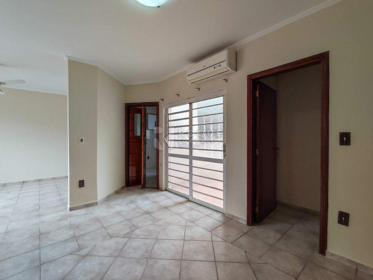 Casa Residencial à venda no bairro Vila Claudia: ÁREA DE CIRCULAÇÃO