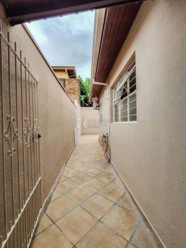 Casa Residencial à venda no bairro Vila Claudia: CORREDOR LATERAL