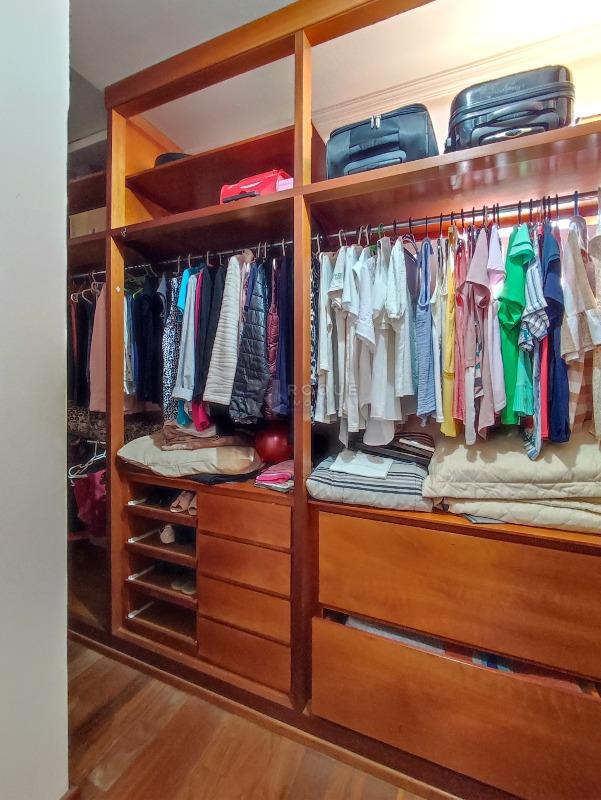 Casa Residencial à venda no bairro Vila Cristovam: CLOSET SUÍTE