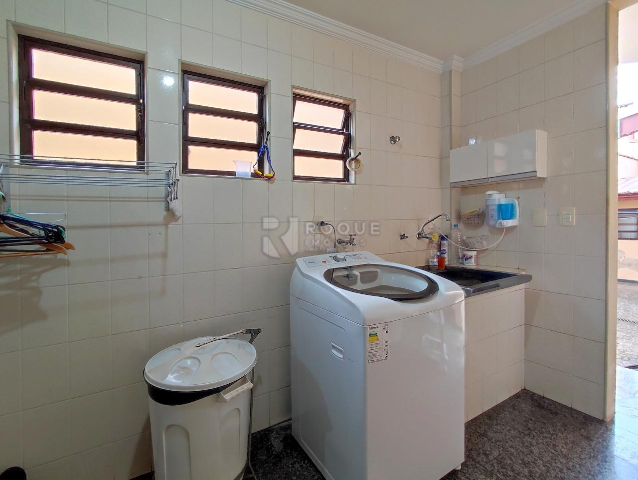 Casa Residencial à venda no bairro Vila Cristovam: LAVANDERIA
