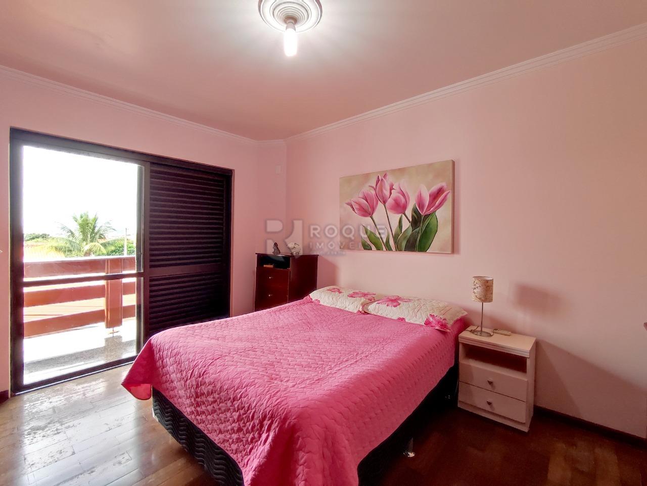 Casa Residencial à venda no bairro Vila Cristovam: SUÍTE