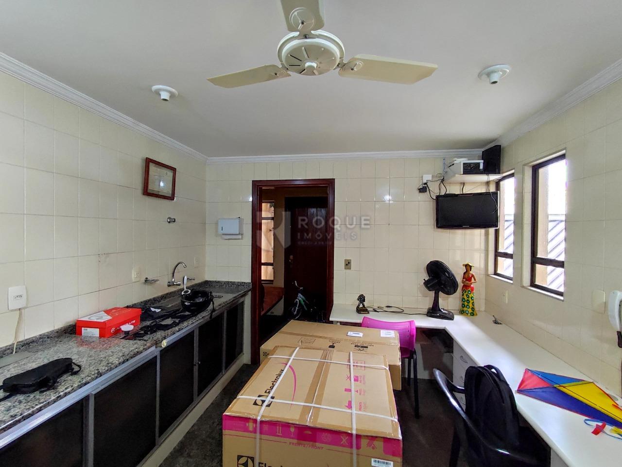 Casa Residencial à venda no bairro Vila Cristovam: ESCRITÓRIO