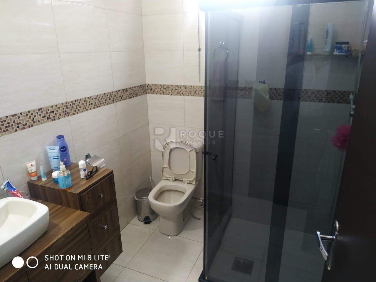 Casa Comercial para aluguel no bairro Vila Anita: WC suíte