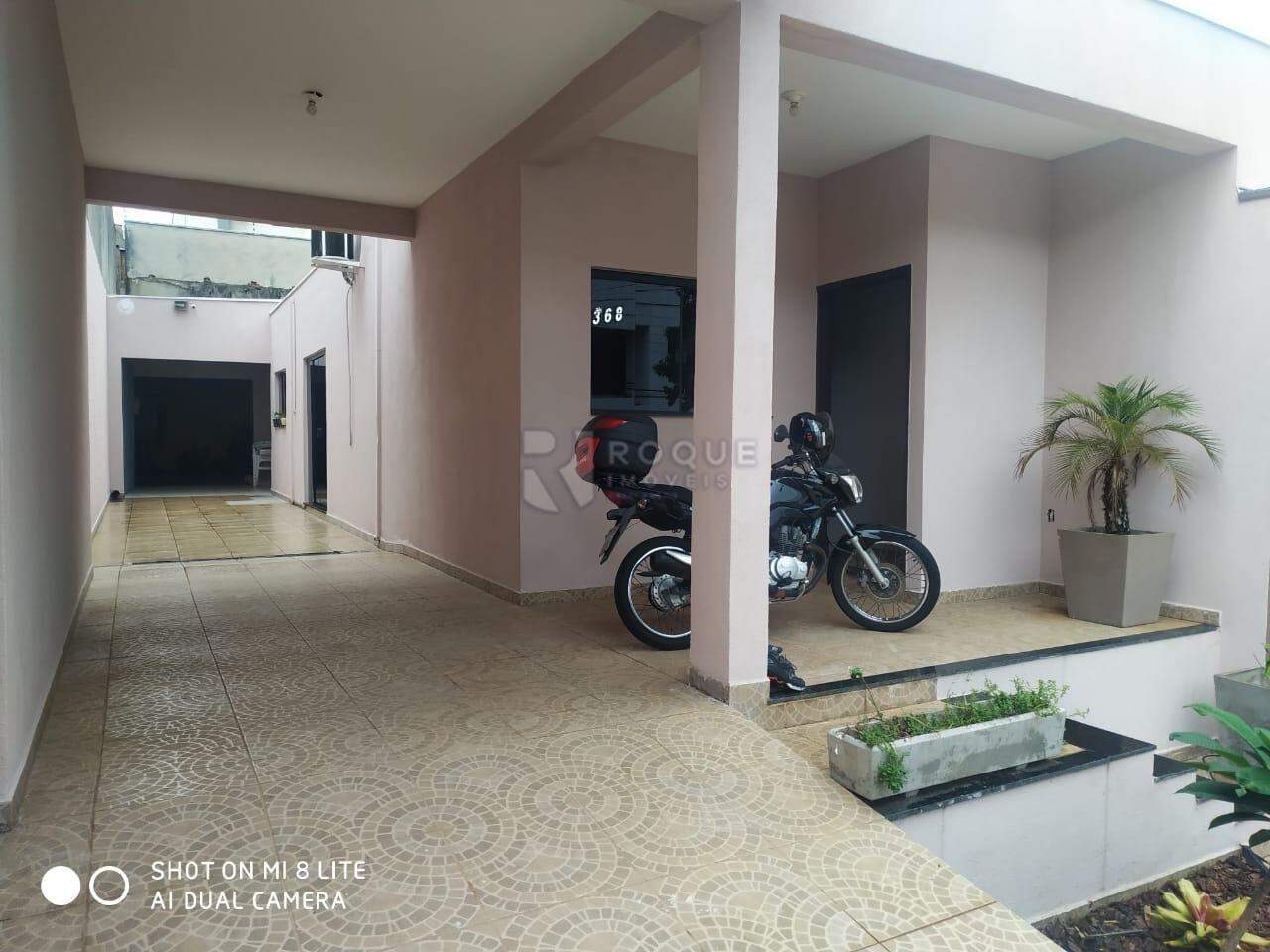 Casa Comercial para aluguel no bairro Vila Anita: Garagem