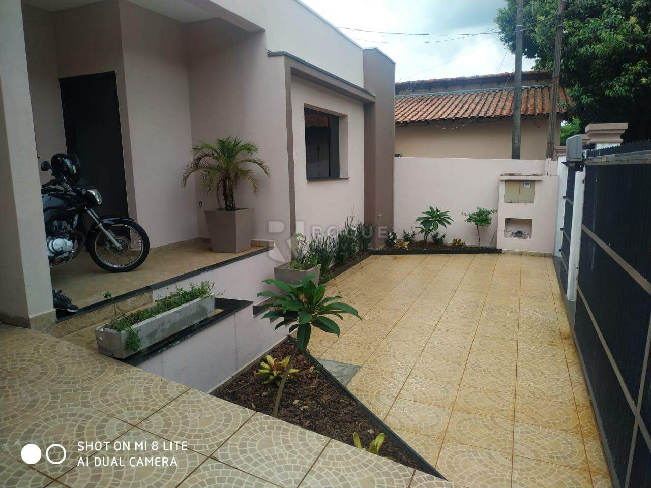 Casa Comercial para aluguel no bairro Vila Anita: Quintal