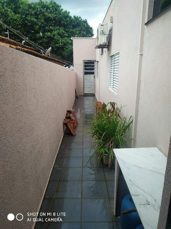 Casa Comercial para aluguel no bairro Vila Anita: Quintal