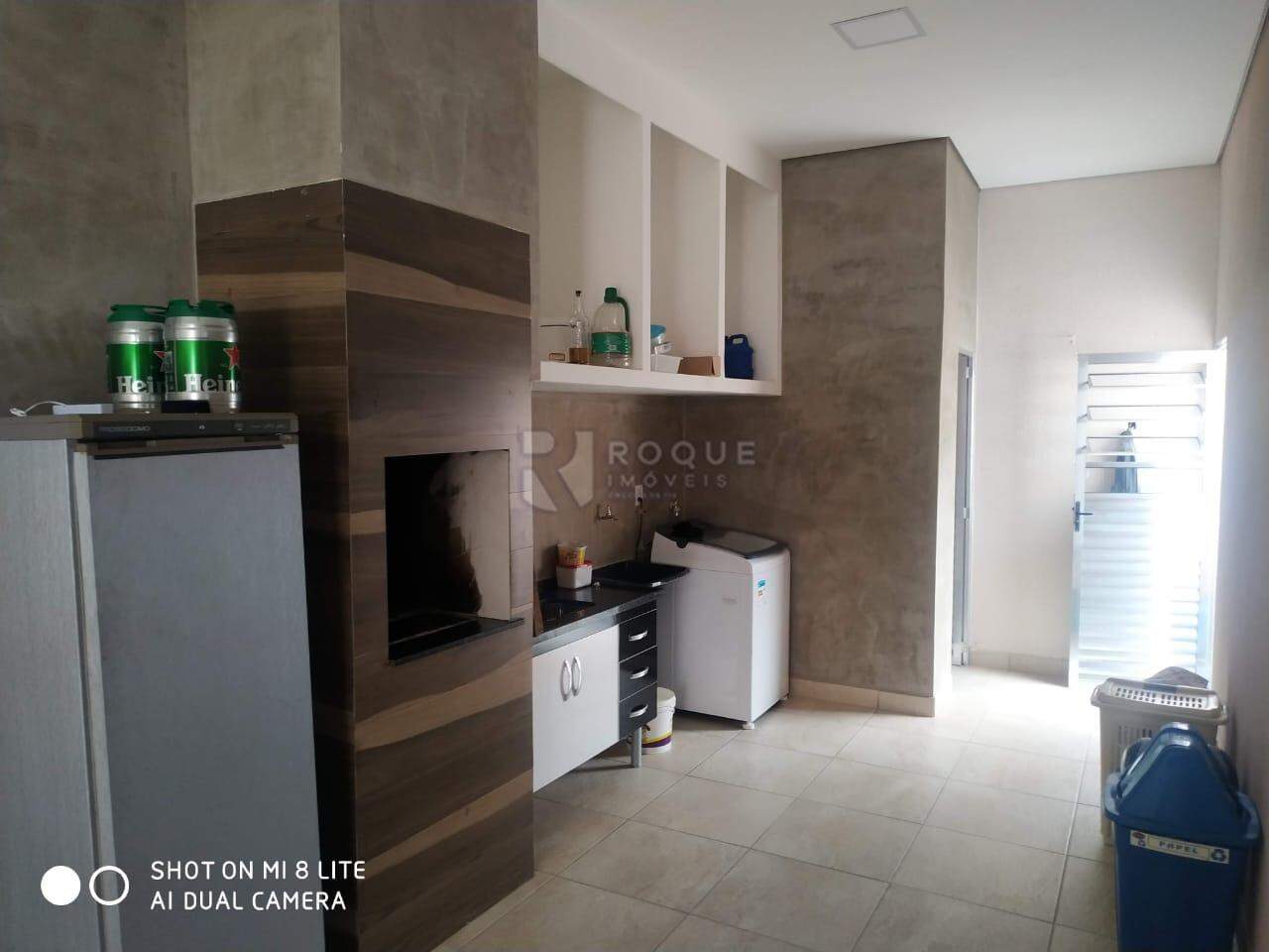 Casa Comercial para aluguel no bairro Vila Anita: Lavanderia