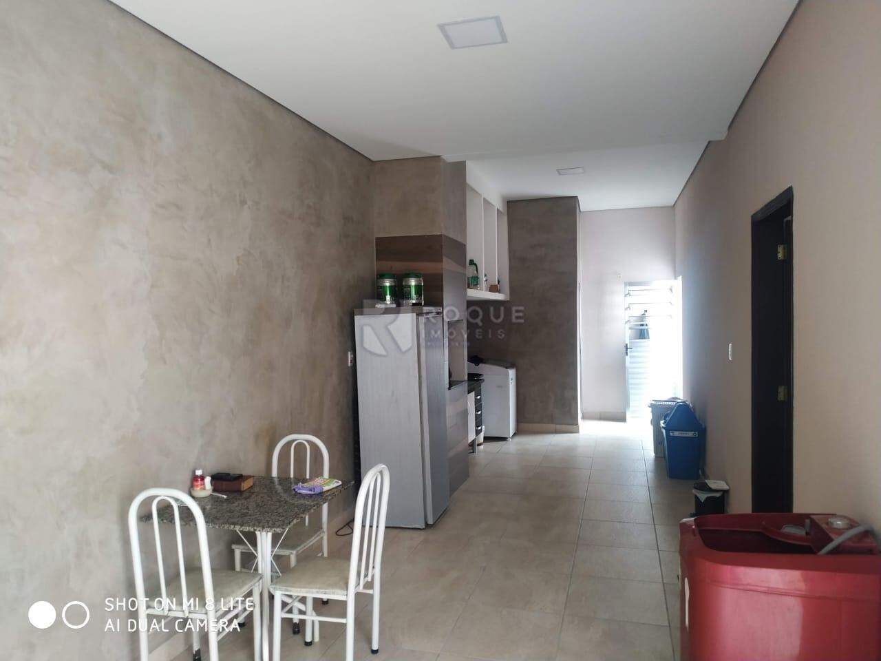 Casa Comercial para aluguel no bairro Vila Anita: Lavanderia