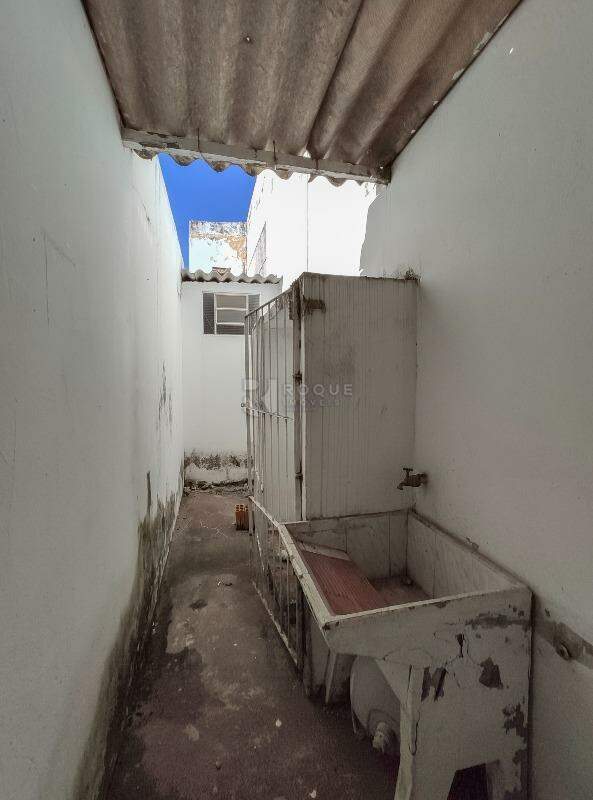 Salão para aluguel no bairro Conjunto Habitacional Victor D’Andrea: Área de serviço / corredor 1