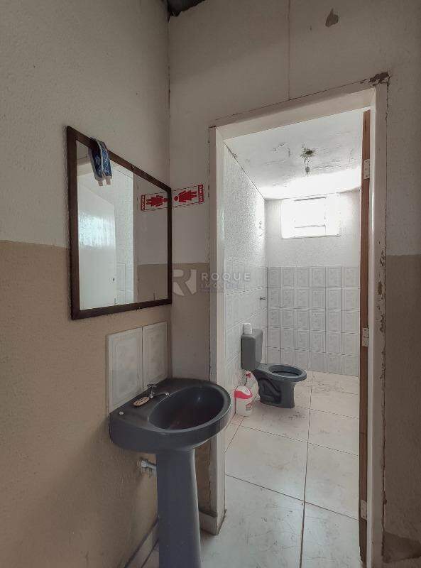 Salão para aluguel no bairro Conjunto Habitacional Victor D’Andrea: WC social 2