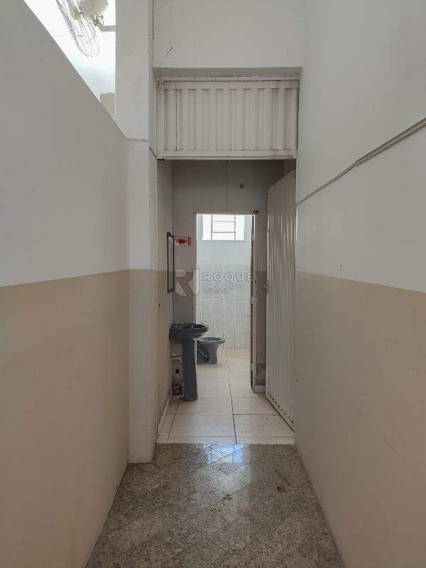 Salão para aluguel no bairro Conjunto Habitacional Victor D’Andrea: Corredor 2
