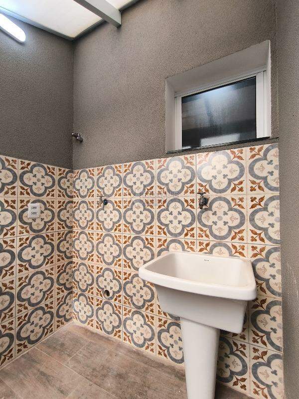 Casa Residencial à venda no bairro Centro: LAVANDERIA