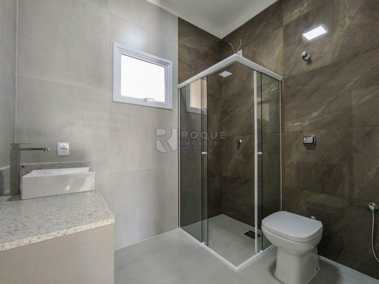 Casa Residencial à venda no bairro Centro: BANHEIRO SOCIAL